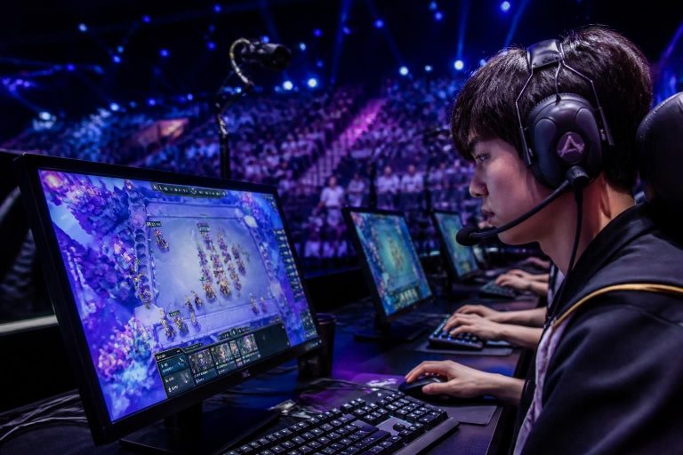 stay updated with live coverage of ewc 2026 - tft day 1 on e.sport.fr. get real-time updates, match highlights, and expert analysis.